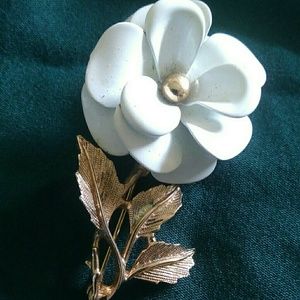 Vintage Avon White Rose enamel brooch